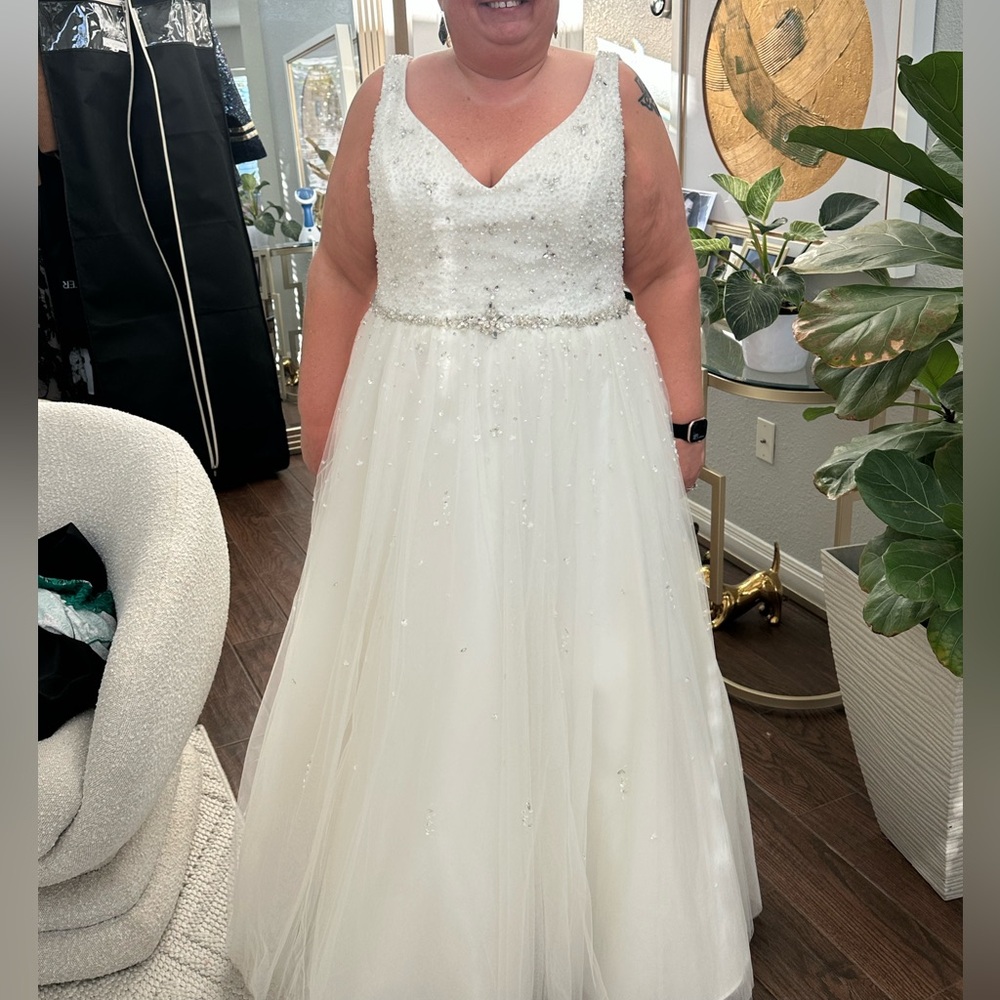 Alfred Angelo wedding dress 20w worn for 30 mins